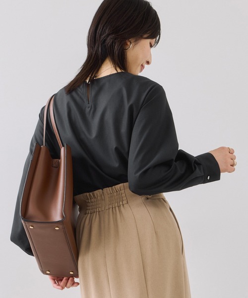 VIS（ビス）の「フロントねじりデザインブラウス（シャツ/ブラウス・レディース・オフホワイト/ブラック/ブルー系その他4・FREE）」の22枚目の写真