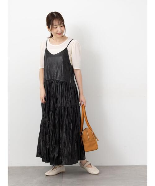 Te chichi TERRASSE（テチチテラス）の「しわ加工フェイクレザーキャミワンピース《2025autumn catalog item》（ワンピース・レディース・ブラウン/ブラック・F）」の2枚目の写真