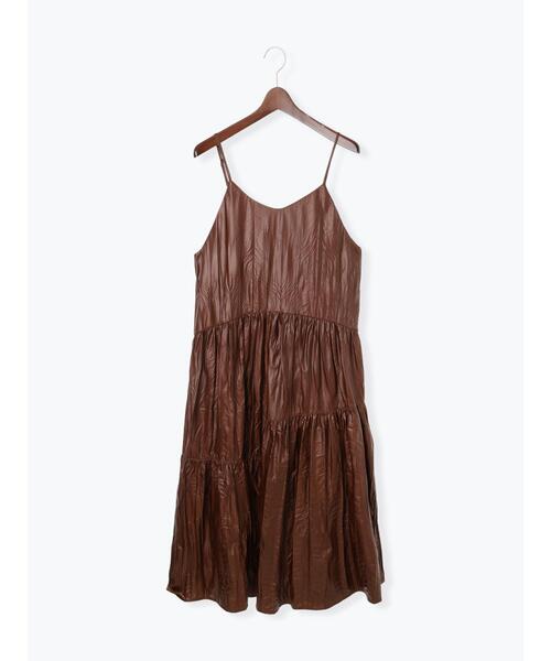 Te chichi TERRASSE（テチチテラス）の「しわ加工フェイクレザーキャミワンピース《2025autumn catalog item》（ワンピース・レディース・ブラウン/ブラック・F）」の6枚目の写真