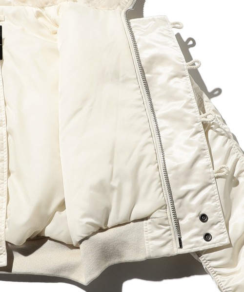 Valley Apparel(バレーアパレル)の「レディース N-2B ショートナイロンジャケット/フライトジャケット(ミリタリージャケット・レディース・ブラック/アイボリー・MEDIUM/SMALL)」の13枚目の写真