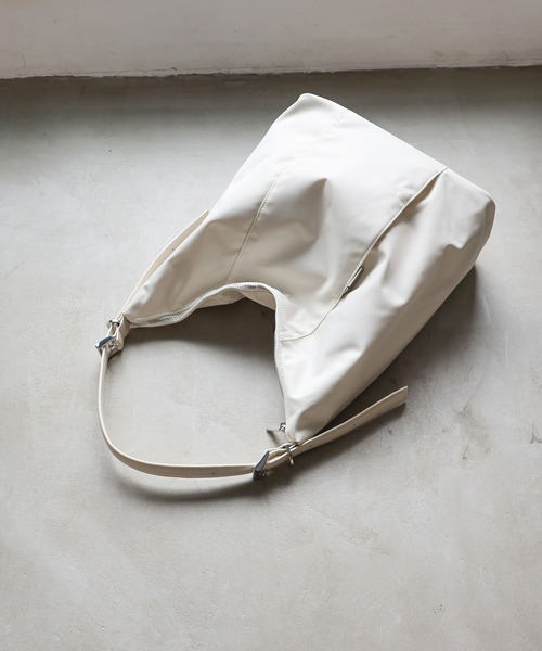 MIAN （ミアン）の「SPIREA / ワンショルダーバッグ【詳細動画あり】（ショルダーバッグ・レディース・ダークブラウン/ブラック/アイボリー・FREE）」の9枚目の写真