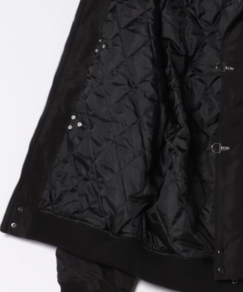 Revo.（レボ）の「オーバーサイズ ファイヤーマンバックル エコファー N-2B フライトジャケット【UNISEX】（ミリタリージャケット・メンズ・ブラック/オリーブ・S/M/L）」の4枚目の写真