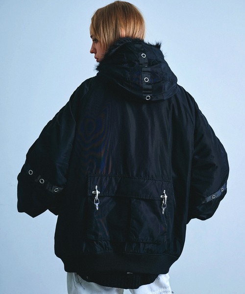 Revo.（レボ）の「オーバーサイズ ファイヤーマンバックル エコファー N-2B フライトジャケット【UNISEX】（ミリタリージャケット・メンズ・ブラック/オリーブ・S/M/L）」の5枚目の写真