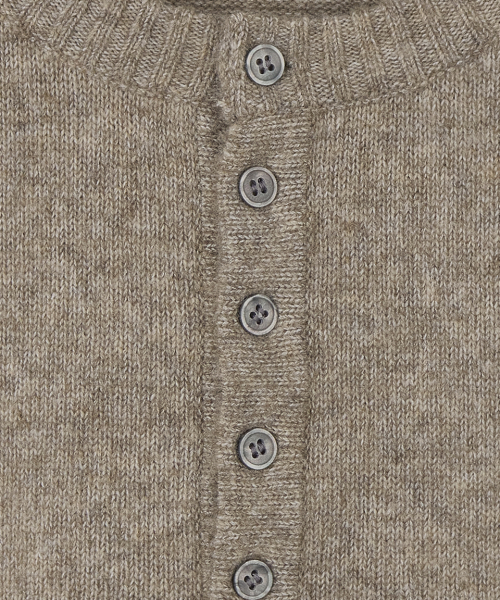 NODU（ノードユー）の「デイリープレーンヘンリーネックニット[ベージュ]（ニット/セーター・メンズ・ベージュ・MEDIUM/LARGE）」の14枚目の写真
