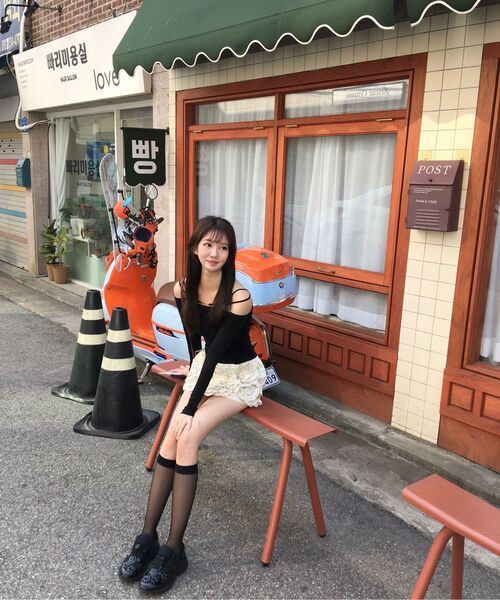 SINOON（シヌーン）の「[イシアン、ミヨン、モモ、ジョイ着用] ローズフリル ミニスカート（クリームイエロー）（スカート・レディース・イエロー・SMALL/MEDIUM）」の14枚目の写真