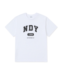 NDY（エヌディーワイ）の「Arch Logo Short Sleeve T-shirt White（Tシャツ/カットソー）」