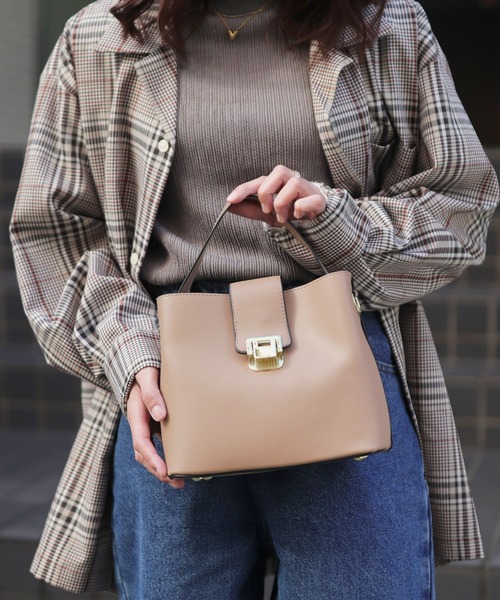 florist（フローリスト）の「【2WAY/3WAY・高見え♪】 レザーライクベルトデザインハンドバッグ/ショルダーバッグ/オフィスバッグ（ハンドバッグ・レディース・オフホワイト/セージグリーン/ピンク/ベージュ/ブラック・FREE）」の6枚目の写真