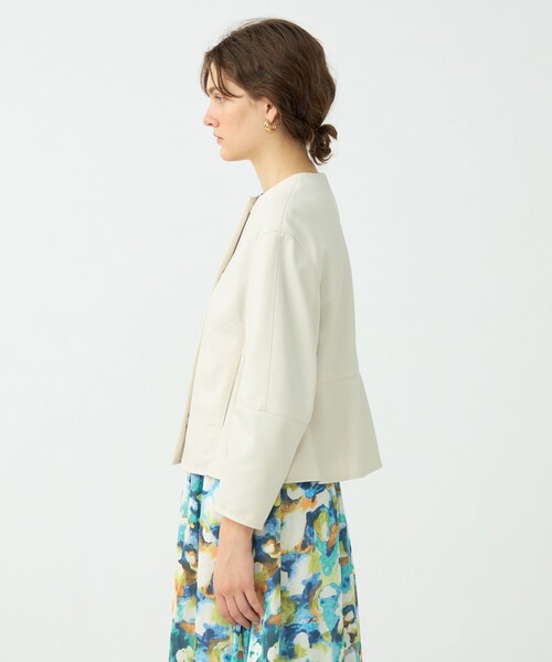 BALLSEY（ボールジィ）の「コットンアムンゼン バックペプラムジャケット（ノーカラージャケット・レディース・ライトベージュ/ネイビー・36）」の5枚目の写真