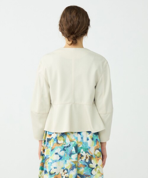 BALLSEY（ボールジィ）の「コットンアムンゼン バックペプラムジャケット（ノーカラージャケット・レディース・ライトベージュ/ネイビー・36）」の6枚目の写真