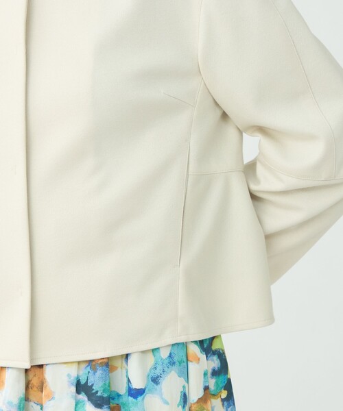 BALLSEY（ボールジィ）の「コットンアムンゼン バックペプラムジャケット（ノーカラージャケット・レディース・ライトベージュ/ネイビー・36）」の10枚目の写真