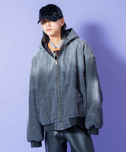 a.p.o.v.(エーピーオービー)の「a.p.o.v. グラデーションウォッシュデニムオーバーサイズ中綿フーディーブルゾン(ダウンジャケット/コート・メンズ・ブラック/ブルー・ONESIZE)」の1枚目の写真