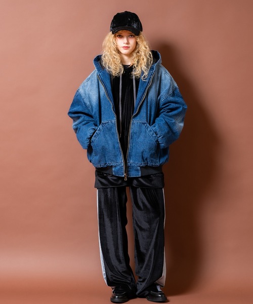 a.p.o.v.(エーピーオービー)の「a.p.o.v. グラデーションウォッシュデニムオーバーサイズ中綿フーディーブルゾン(ダウンジャケット/コート・メンズ・ブラック/ブルー・ONESIZE)」の8枚目の写真