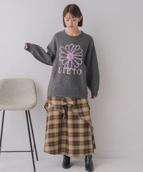 RETRO GIRL(レトロガール)の「リボンヤーン刺繍ニット(ニット/セーター・レディース・ブルー/ナチュラル/チャコールグレー・FREE)」の6枚目の写真