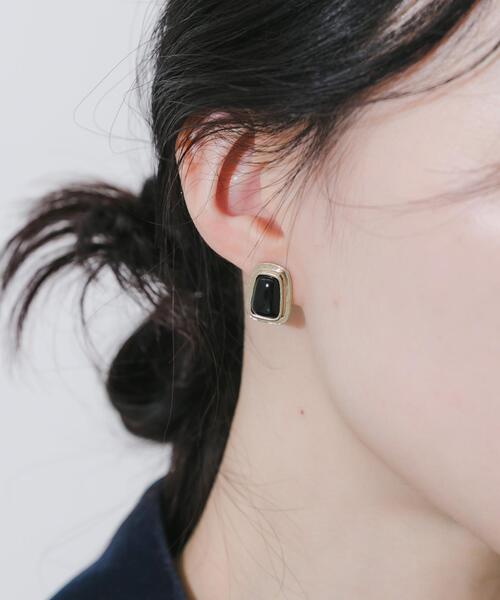SMELLY(スメリー)の「ヴィンテージライクピアス(ピアス(両耳用)・レディース・ゴールド系その他・-)」の2枚目の写真