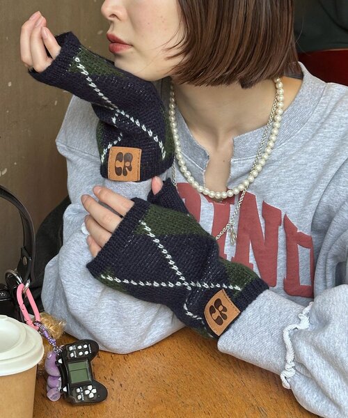 CIAOPANIC（チャオパニック）の「アソート柄デミグラブ（手袋・レディース・グレー/ネイビー/ブラウン/グリーン・FREE）」の4枚目の写真