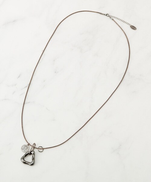 SHOO・LA・RUE(シューラルー)の「ハートコインひもネックレス(ネックレス・レディース・ブラック/ダークブラウン/ゴールド・00)」の6枚目の写真