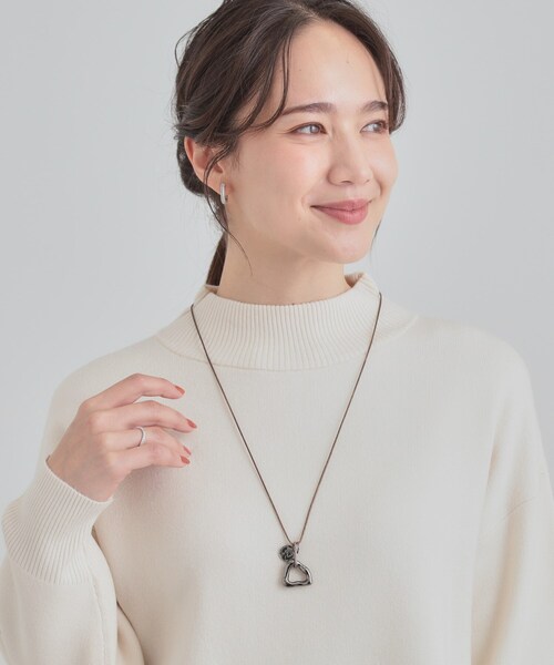 SHOO・LA・RUE(シューラルー)の「ハートコインひもネックレス(ネックレス・レディース・ブラック/ダークブラウン/ゴールド・00)」の9枚目の写真