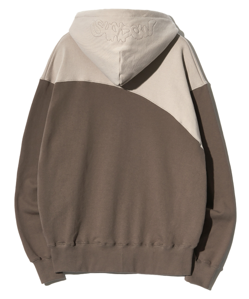 PIECEMAKER（ピースメーカー）の「TS SILVER CHARM ZIP HOODIE (BEIGE)（パーカー・レディース・その他・FREE）」の3枚目の写真
