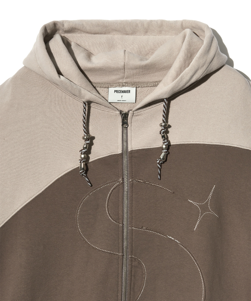 PIECEMAKER（ピースメーカー）の「TS SILVER CHARM ZIP HOODIE (BEIGE)（パーカー・レディース・その他・FREE）」の4枚目の写真