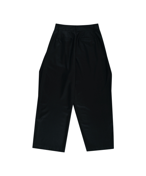 KASHIKO（カシコ）の「Pintuck Asymmetric Trousers Black（その他パンツ・レディース・その他・SMALL/MEDIUM）」の2枚目の写真