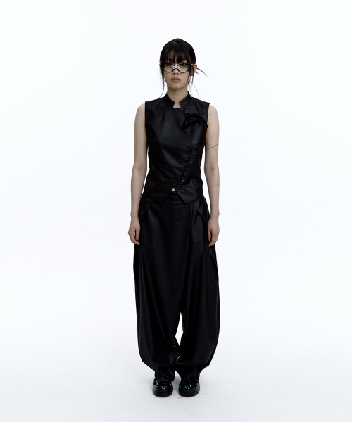 KASHIKO（カシコ）の「Pintuck Asymmetric Trousers Black（その他パンツ・レディース・その他・SMALL/MEDIUM）」の3枚目の写真
