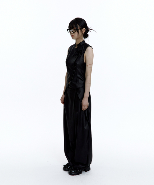 KASHIKO（カシコ）の「Pintuck Asymmetric Trousers Black（その他パンツ・レディース・その他・SMALL/MEDIUM）」の4枚目の写真