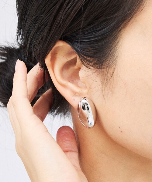 Rouge vif(ルージュヴィフ)の「【LILI CLASPE/リリクラスプ】KEIREN DOME EARRINGS オーバル ドームピアス(ピアス(両耳用)・レディース・シルバー/ゴールド・フリー)」の2枚目の写真