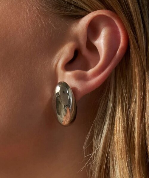 Rouge vif(ルージュヴィフ)の「【LILI CLASPE/リリクラスプ】KEIREN DOME EARRINGS オーバル ドームピアス(ピアス(両耳用)・レディース・シルバー/ゴールド・フリー)」の1枚目の写真