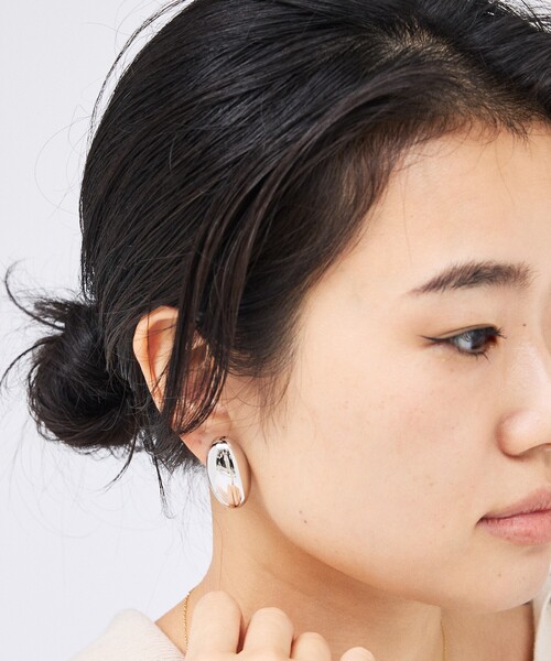 Rouge vif(ルージュヴィフ)の「【LILI CLASPE/リリクラスプ】KEIREN DOME EARRINGS オーバル ドームピアス(ピアス(両耳用)・レディース・シルバー/ゴールド・フリー)」の4枚目の写真