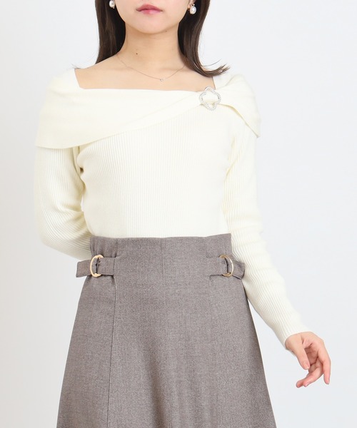 ASTORIA ODIER（アストリアオディール）の「クローバーバックルオフショルニット（ニット/セーター・レディース・ホワイト/ブラウン/ブラック/ワイン・MEDIUM）」の18枚目の写真