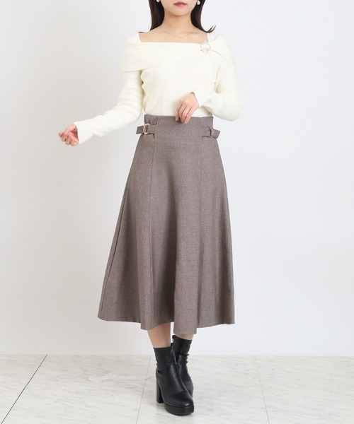 ASTORIA ODIER（アストリアオディール）の「クローバーバックルオフショルニット（ニット/セーター・レディース・ホワイト/ブラウン/ブラック/ワイン・MEDIUM）」の21枚目の写真