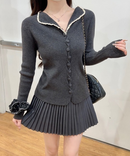 LADY LIKE(レディライク)の「ミニレース付きツイスト釦リブニット(ニット/セーター・レディース・ブラック/グレー・M)」の6枚目の写真