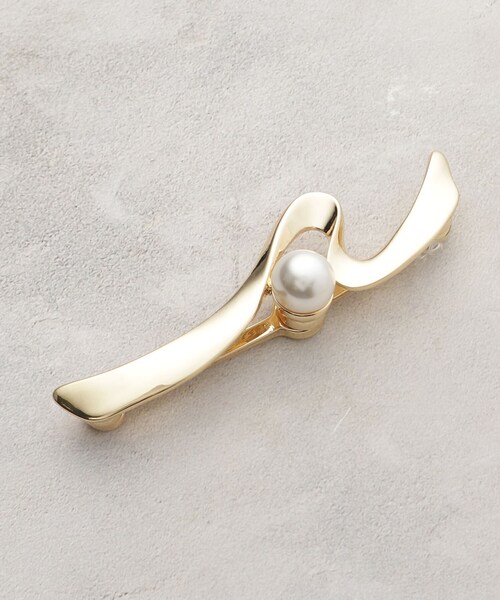 OPAQUE.CLIP（オペークドットクリップ）の「【マグネット】1粒フェイクパールラインブローチ（ブローチ/コサージュ・レディース・ゴールド/シルバー・00）」の3枚目の写真