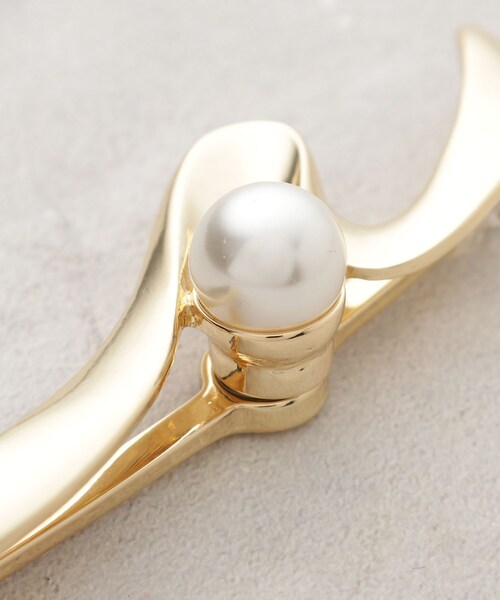 OPAQUE.CLIP（オペークドットクリップ）の「【マグネット】1粒フェイクパールラインブローチ（ブローチ/コサージュ・レディース・ゴールド/シルバー・00）」の6枚目の写真