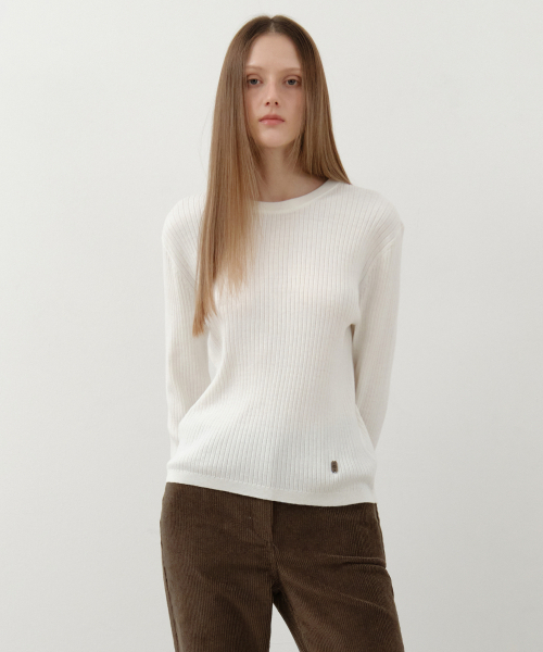 WEDNESDAYOASISFORWOMEN（ウェンズデー オアシス フォー ウーマン）の「リラックスドベーシックロングスリーブニット_IVORY(WC25-KN58)（ニット/セーター・レディース・アイボリー・OS）」の2枚目の写真
