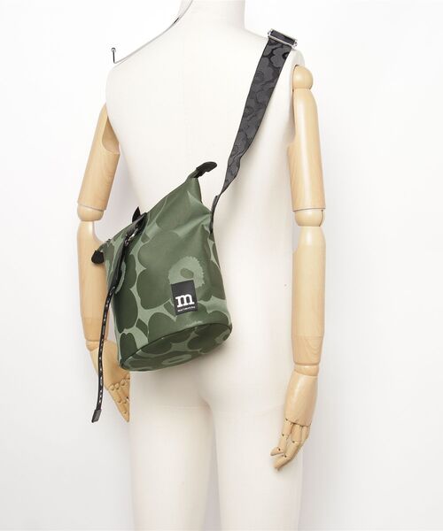 新品　Carry All Unikko ショルダーバッグF カーキ×ブラック Carry All Unikko ショルダーバッグ | Maija Isola | Marimekko