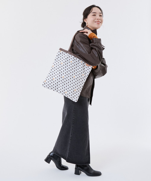 LeSportsac(レスポートサック)の「LARGE EMERALD TOTE ホースパレード(トートバッグ・レディース・ブラウン・FREE)」の3枚目の写真