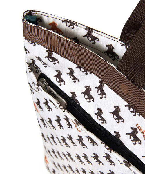 LeSportsac(レスポートサック)の「LARGE EMERALD TOTE ホースパレード(トートバッグ・レディース・ブラウン・FREE)」の7枚目の写真