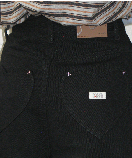 RONRON(ロンロン)の「HEART POCKET ROLL UP BERMUDA DENIM PANTS BLACK(デニムパンツ・レディース・その他・S/M)」の1枚目の写真