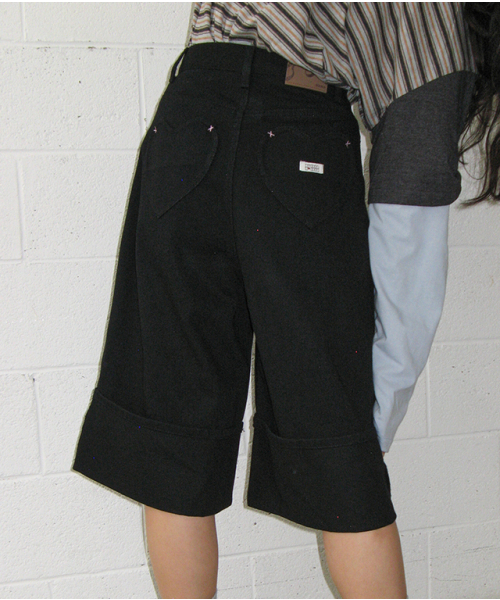 RONRON(ロンロン)の「HEART POCKET ROLL UP BERMUDA DENIM PANTS BLACK(デニムパンツ・レディース・その他・S/M)」の4枚目の写真