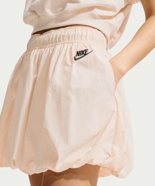 NIKE(ナイキ)の「ナイキ スポーツウェア ウィメンズ ルーズ バブル スカート / Nike Sportswear Women's Loose Bubble Skirt IQ0062-102 Chalk(スカート・レディース・ホワイト系その他2・XL/L/XS/M/S)」の16枚目の写真