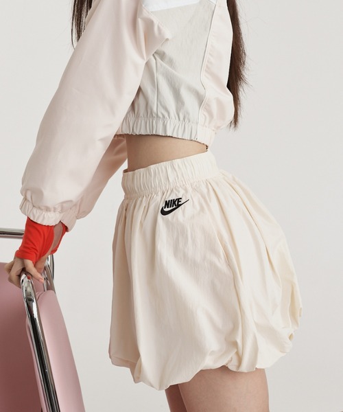 NIKE(ナイキ)の「ナイキ スポーツウェア ウィメンズ ルーズ バブル スカート / Nike Sportswear Women's Loose Bubble Skirt IQ0062-102 Chalk(スカート・レディース・ホワイト系その他2・XL/L/XS/M/S)」の1枚目の写真