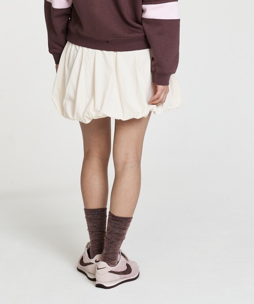 NIKE(ナイキ)の「ナイキ スポーツウェア ウィメンズ ルーズ バブル スカート / Nike Sportswear Women's Loose Bubble Skirt IQ0062-102 Chalk(スカート・レディース・ホワイト系その他2・XL/L/XS/M/S)」の10枚目の写真