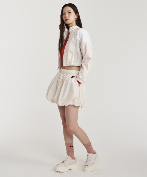 NIKE(ナイキ)の「ナイキ スポーツウェア ウィメンズ ルーズ バブル スカート / Nike Sportswear Women's Loose Bubble Skirt IQ0062-102 Chalk(スカート・レディース・ホワイト系その他2・XL/L/XS/M/S)」の22枚目の写真