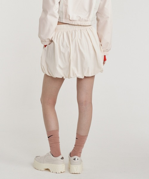 NIKE(ナイキ)の「ナイキ スポーツウェア ウィメンズ ルーズ バブル スカート / Nike Sportswear Women's Loose Bubble Skirt IQ0062-102 Chalk(スカート・レディース・ホワイト系その他2・XL/L/XS/M/S)」の18枚目の写真