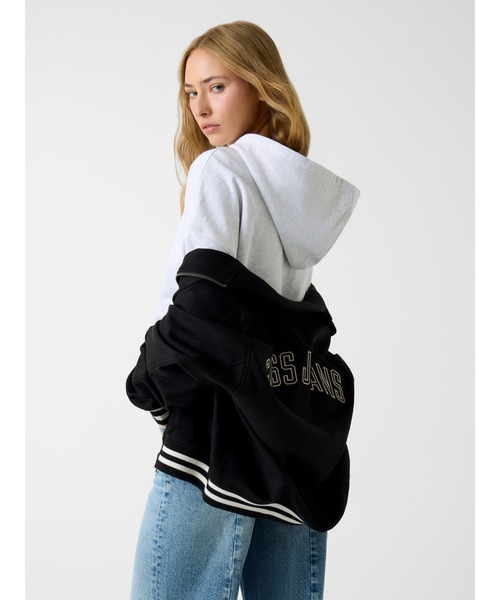 GUESS JEANS(ゲスジーンズ)の「GUESS JEANS Drop Shoulder Baker Cropped Hood パーカー(パーカー・レディース・グレー/ブラック・X-SMALL/SMALL/MEDIUM/LARGE)」の3枚目の写真