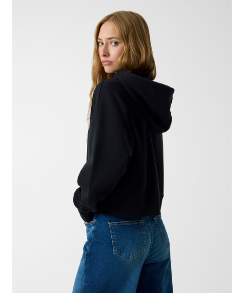 GUESS JEANS(ゲスジーンズ)の「GUESS JEANS Drop Shoulder Baker Cropped Hood パーカー(パーカー・レディース・グレー/ブラック・X-SMALL/SMALL/MEDIUM/LARGE)」の7枚目の写真