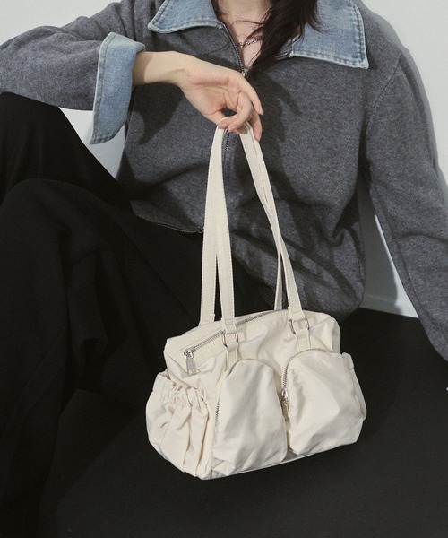 ENVYM（アンビー）の「アウトポケット ギャザー ナイロンバッグ（ハンドバッグ・レディース・ブラウン/ブラック/ホワイト・FREE）」の2枚目の写真