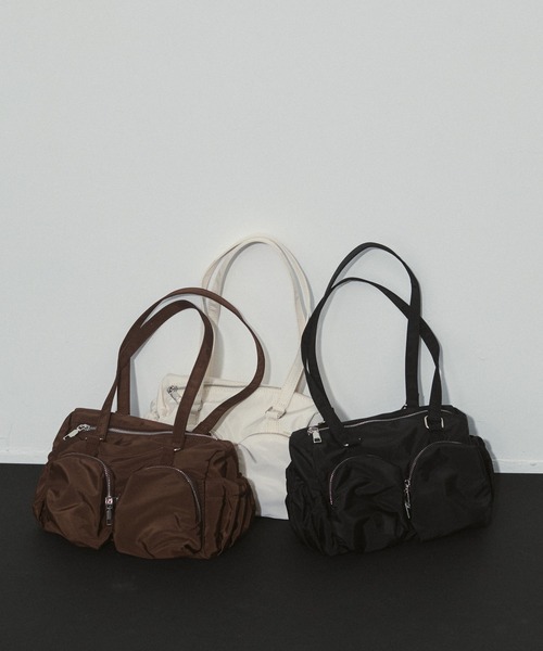 ENVYM（アンビー）の「アウトポケット ギャザー ナイロンバッグ（ハンドバッグ・レディース・ブラウン/ブラック/ホワイト・FREE）」の4枚目の写真