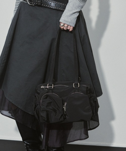 ENVYM（アンビー）の「アウトポケット ギャザー ナイロンバッグ（ハンドバッグ・レディース・ブラウン/ブラック/ホワイト・FREE）」の9枚目の写真